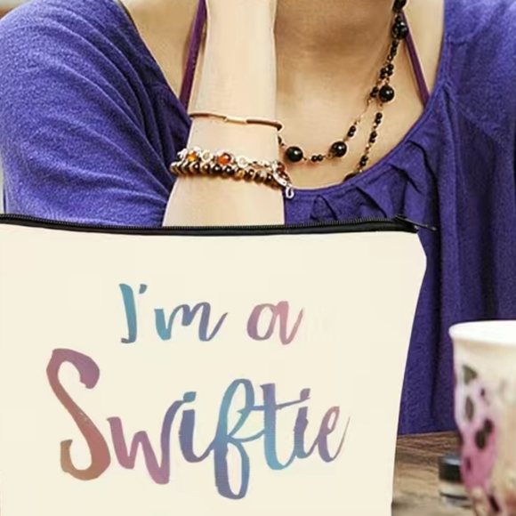 I'm a swift make-up bag - Picture 6 of 7